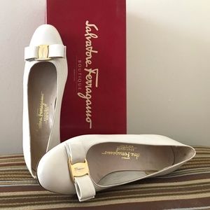 Salvatore Ferragamo, Vara Calf Leather Pumps, Size 8 B, Made in Italy